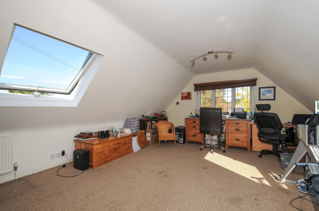 Detached House in Weybridge