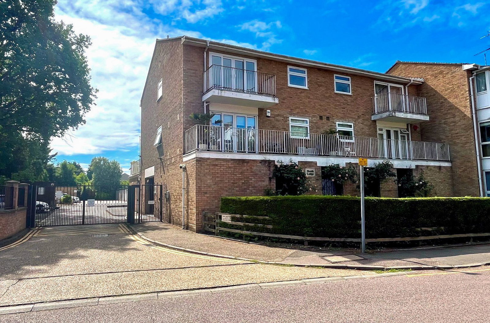 Flat in Bushey