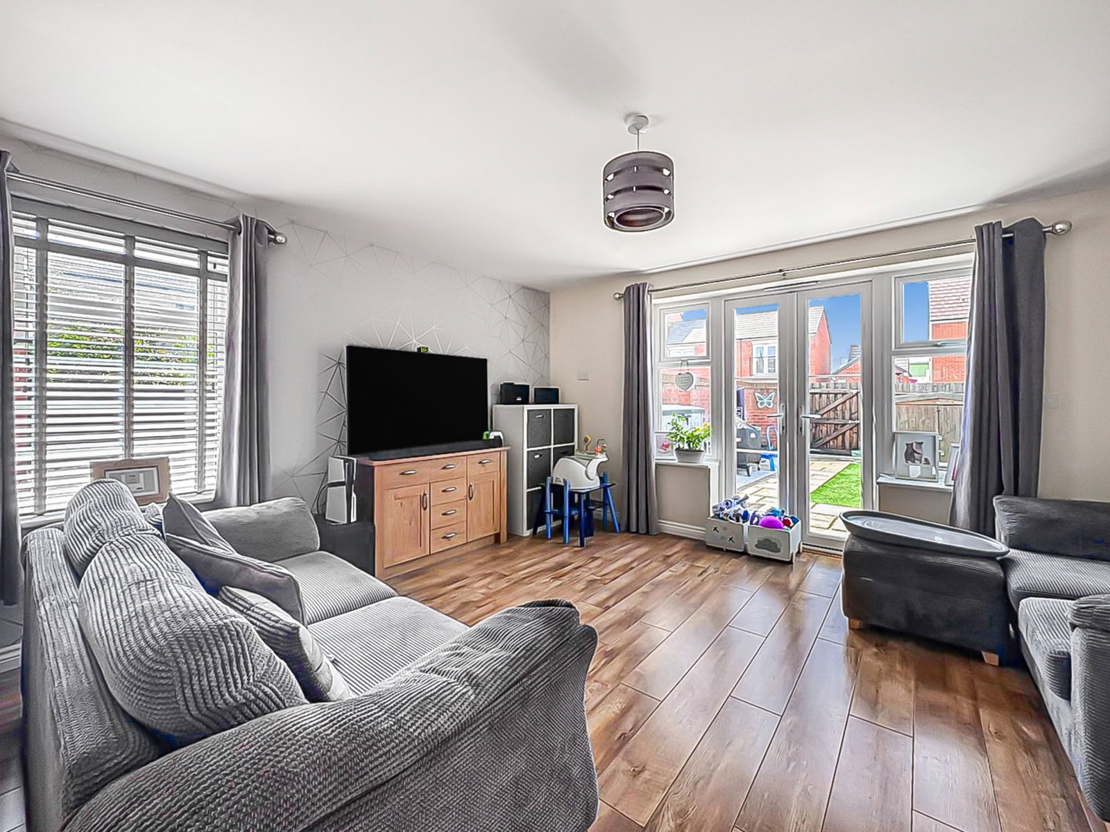 Semi Detached House in Gloucester