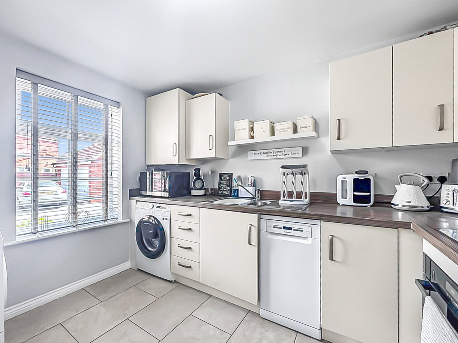Semi Detached House in Gloucester