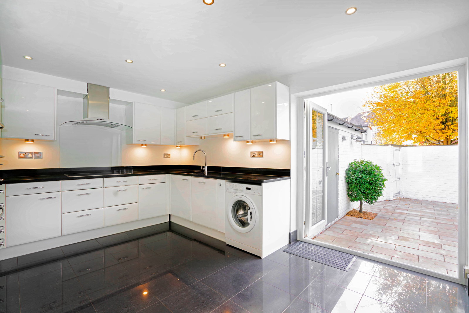 End Of Terrace House in Teddington