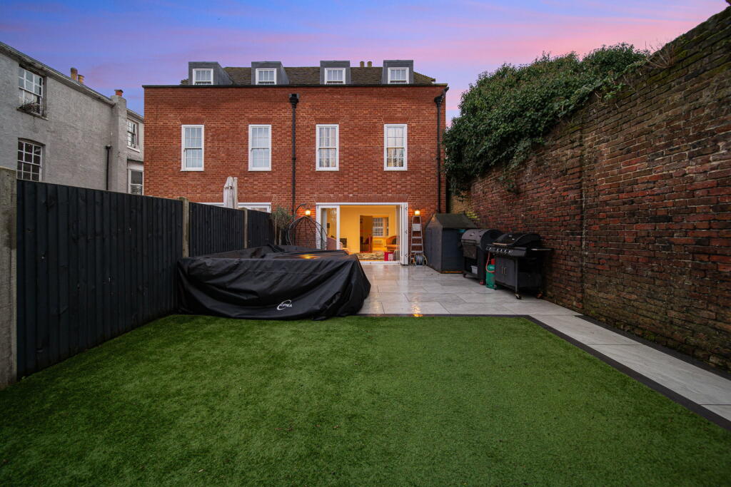 Semi Detached House in Gillingham