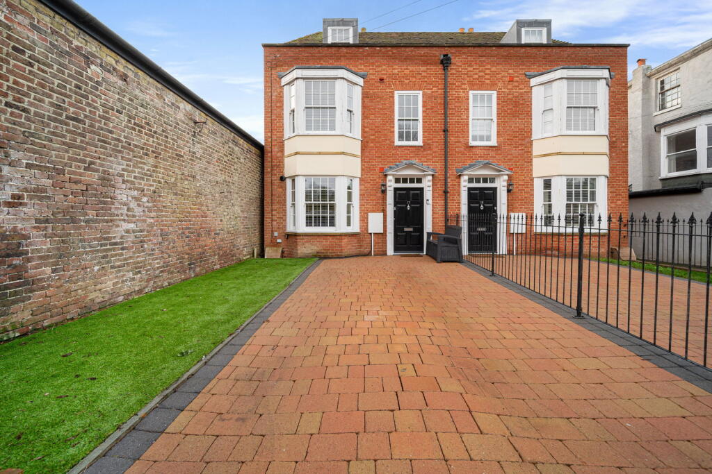 Semi Detached House in Gillingham
