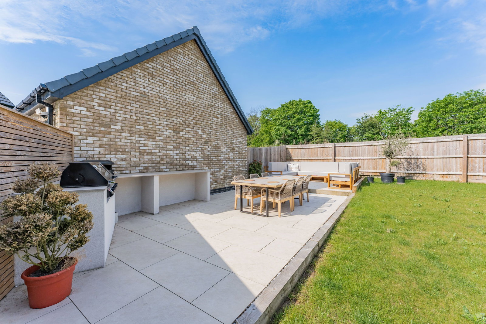 Detached House in Hampton