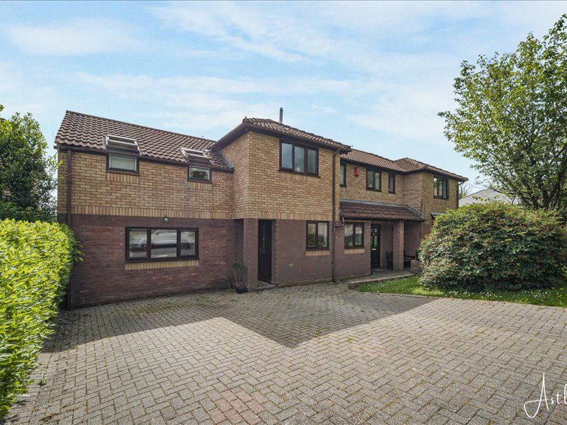 Detached House in Pontyclun