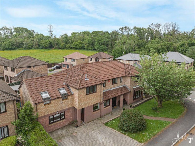 Detached House in Pontyclun