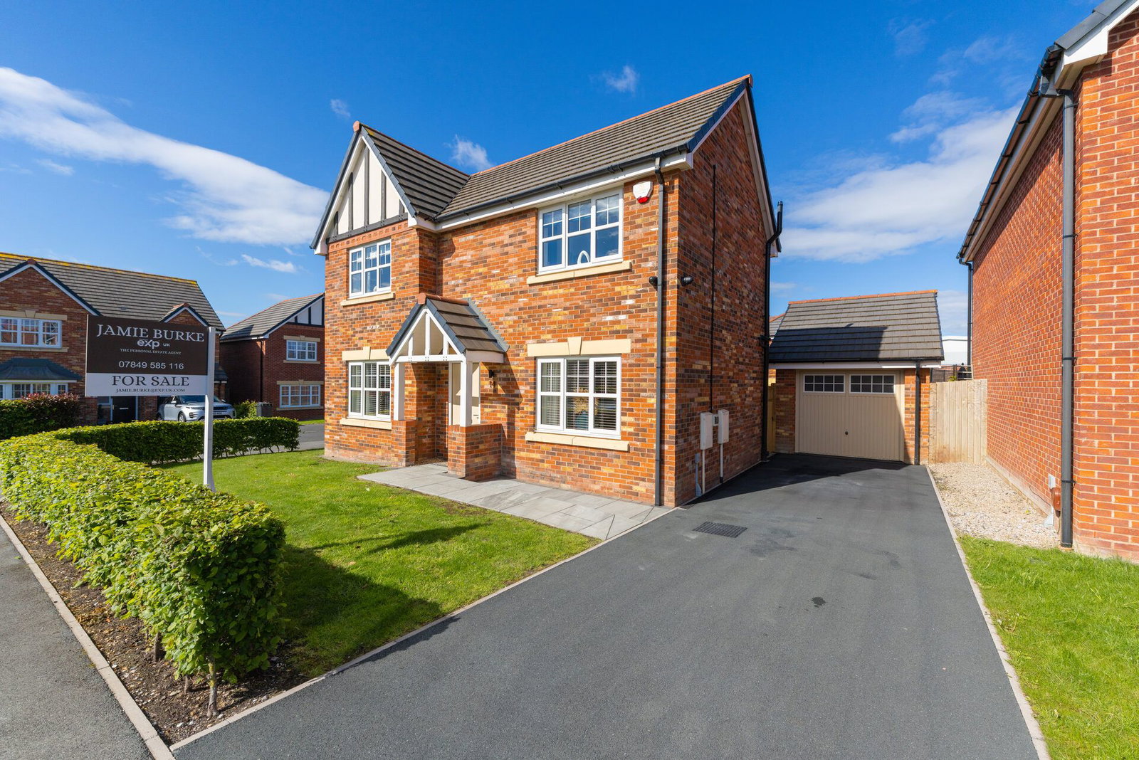 Detached House in Mosley Common