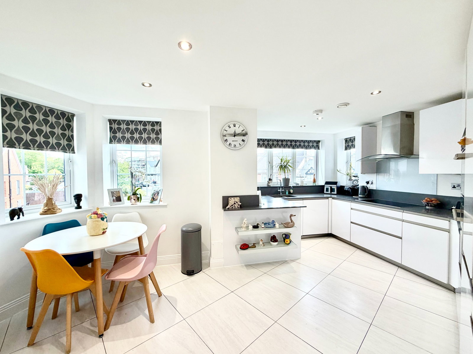 Flat for sale in Bushey, Bushey Gate, Sparrows Herne, WD23