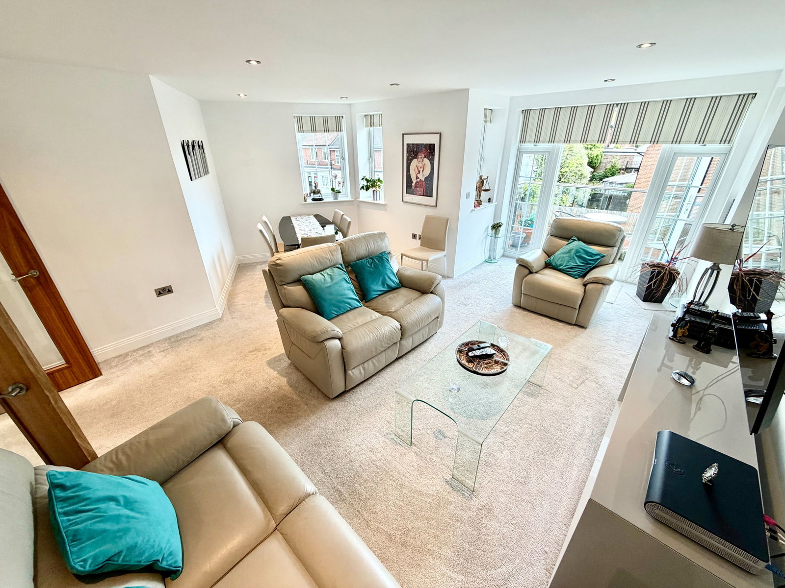 Flat for sale in Bushey, Bushey Gate, Sparrows Herne, WD23