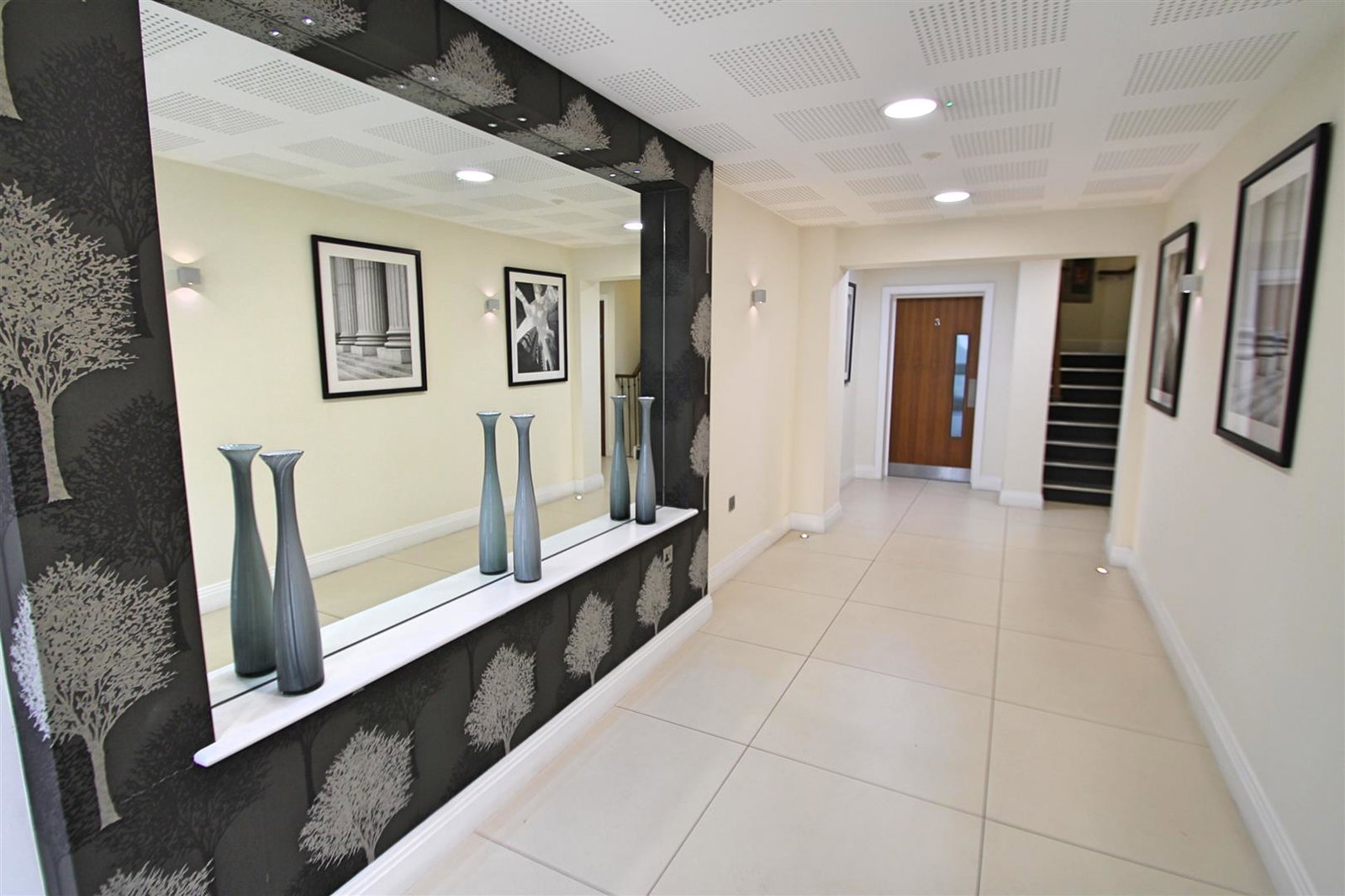Flat for sale in Bushey, Bushey Gate, Sparrows Herne, WD23