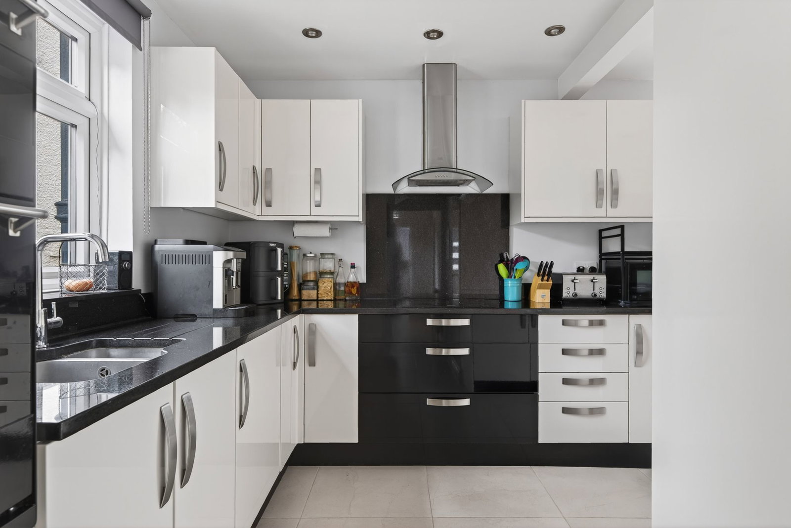 Semi Detached House in West Ewell