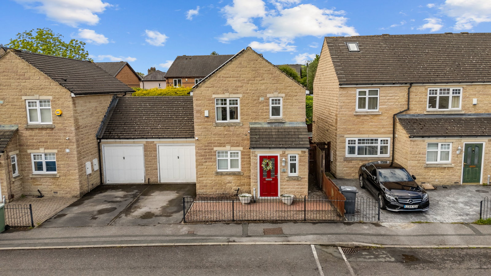 Detached House for sale in Huddersfield, 32 Oxley Road, HD2 1NX