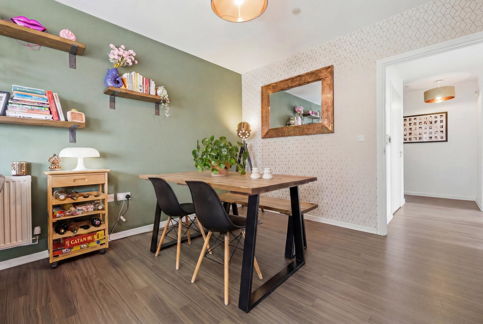 Apartment for sale in London, Troubridge Square, E17, 843 m²