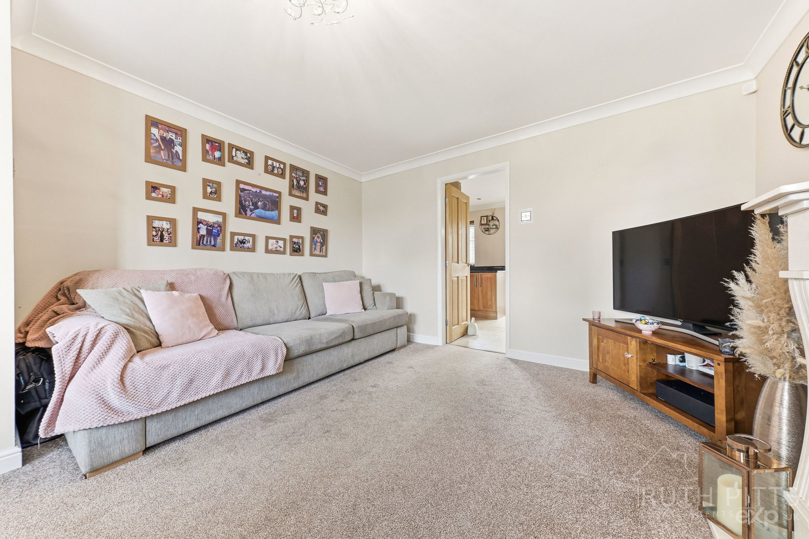 Semi Detached House in Castleford