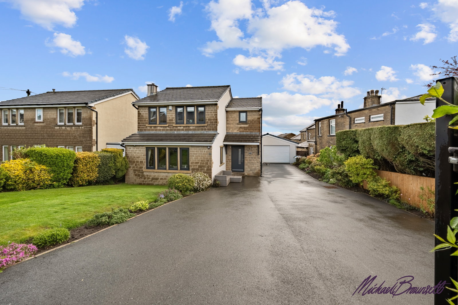 Detached House in Bradford