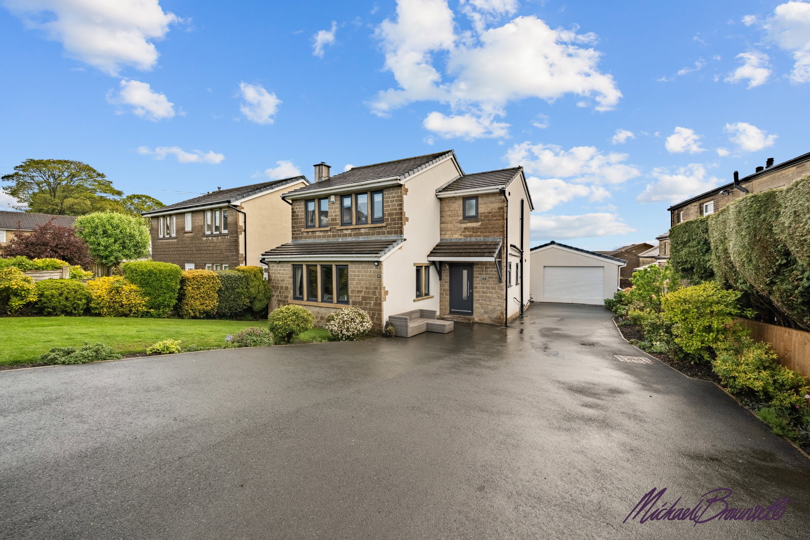 Detached House in Bradford