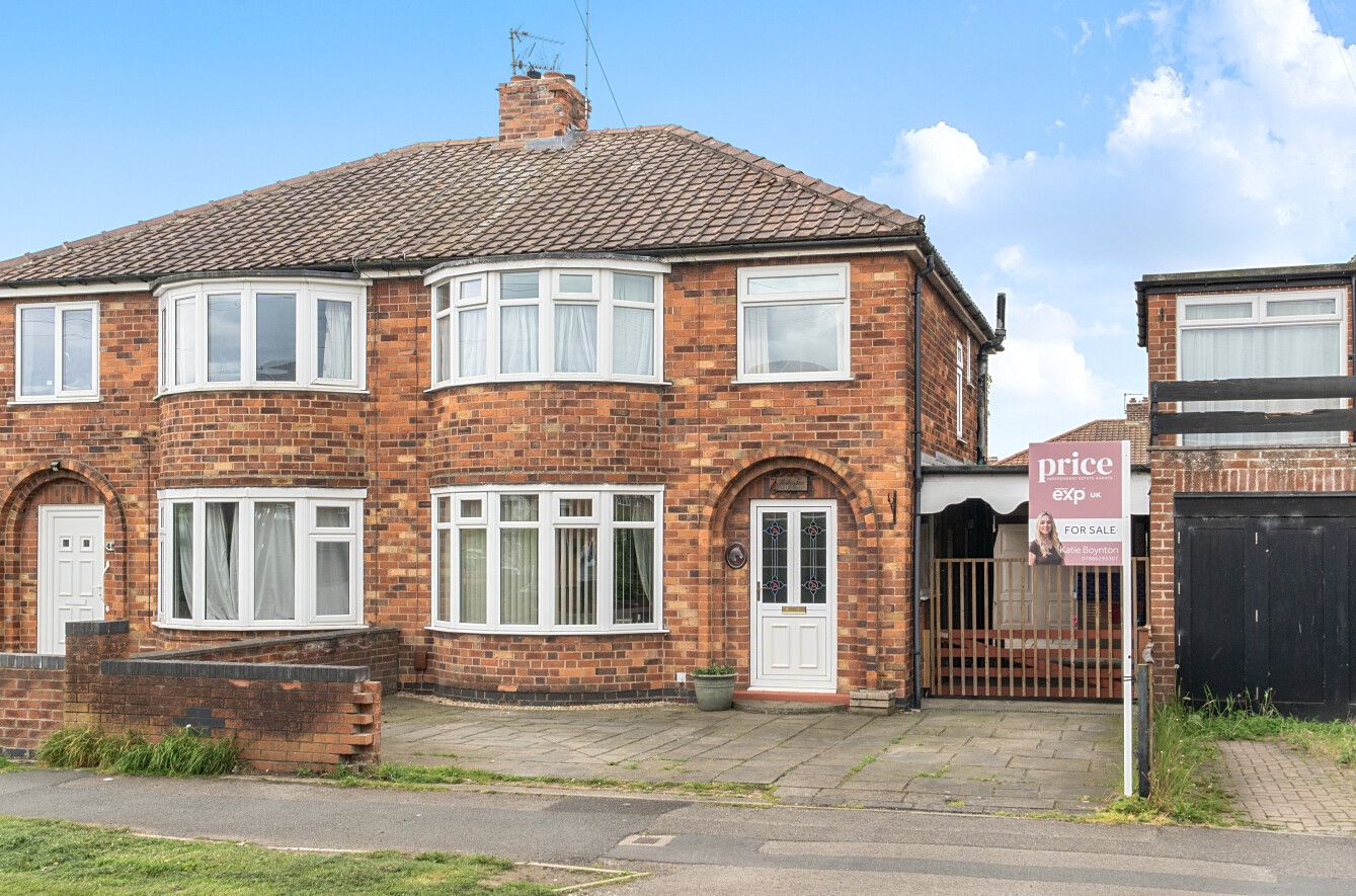 Semi Detached House in York