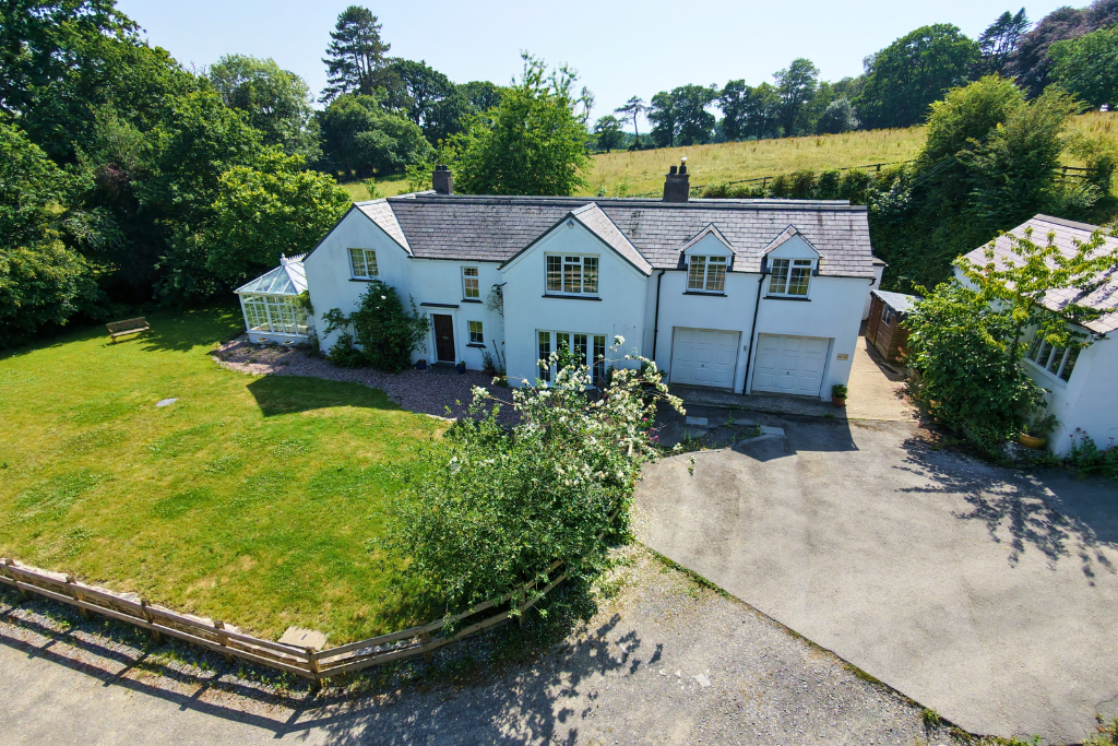 Detached House in Cardigan