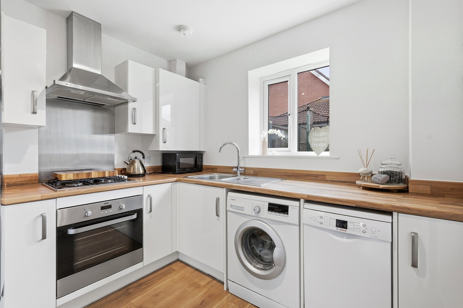 Terraced House for sale in Basildon, Warwick Crescent, Dunton Fields, Basildon, SS15, 991 m²