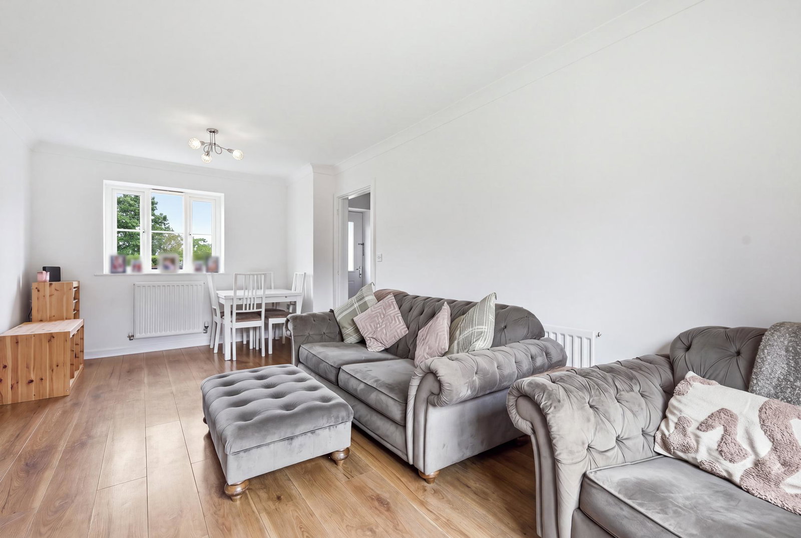 Terraced House for sale in Basildon, Warwick Crescent, Dunton Fields, Basildon, SS15, 991 m²