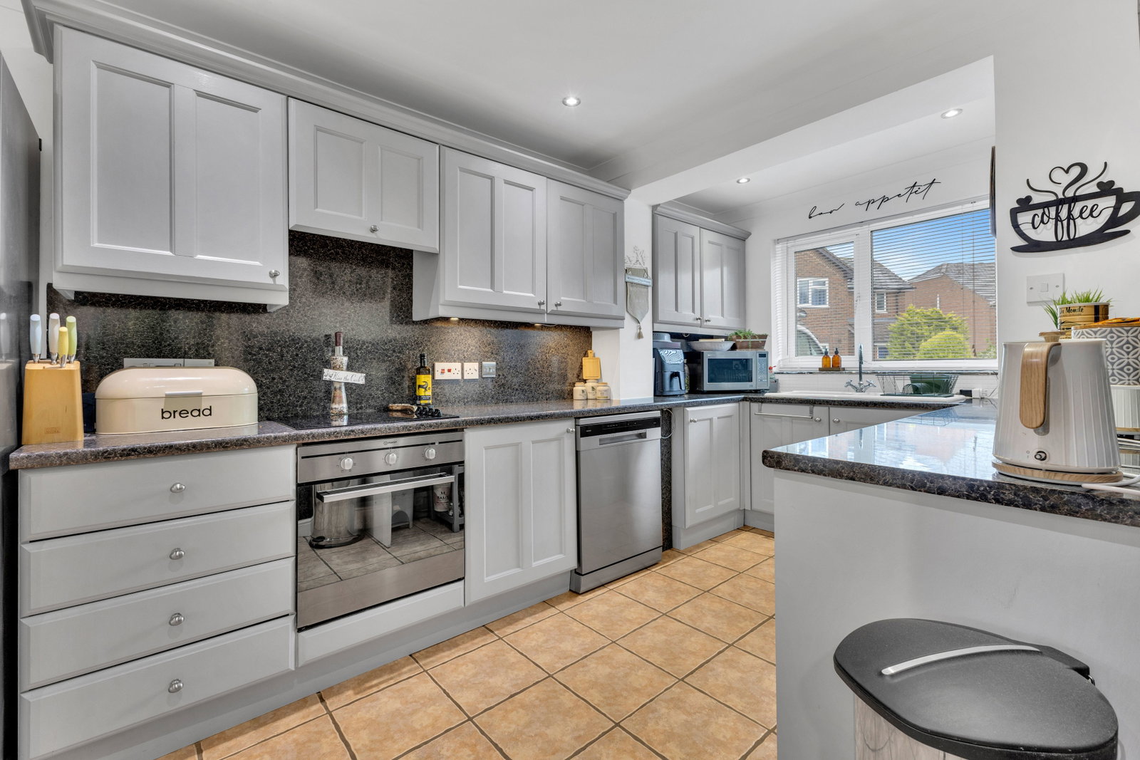 Semi Detached House in Toddington