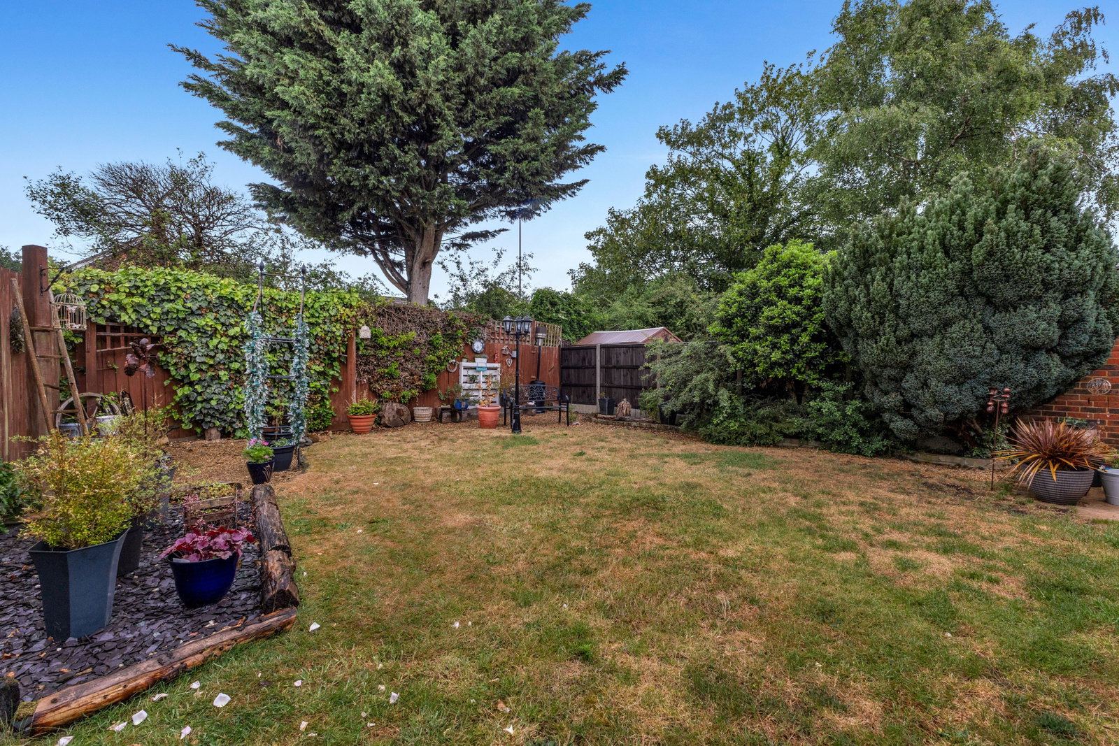 Semi Detached House in Toddington