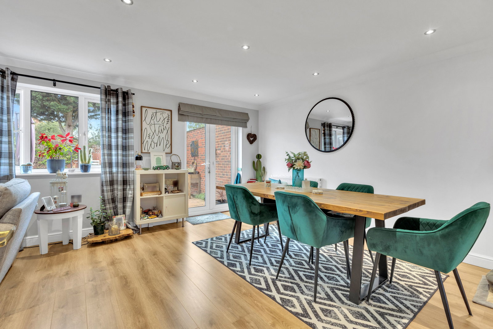 Semi Detached House in Toddington
