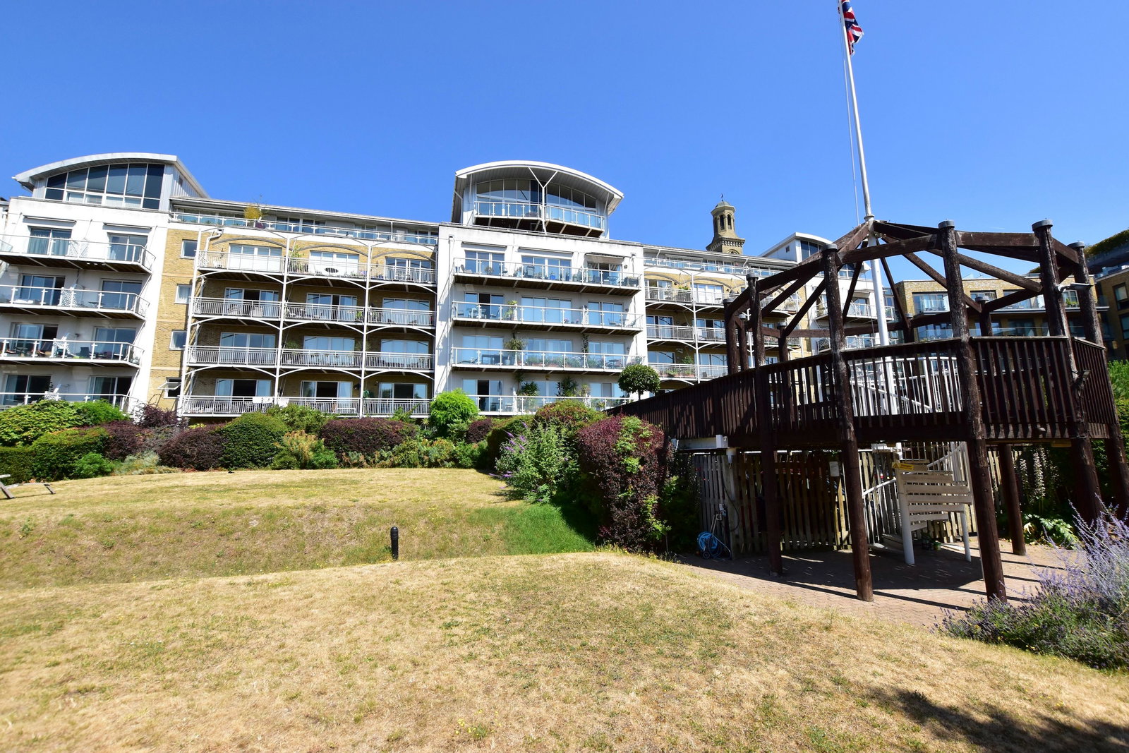 Apartment in Brentford