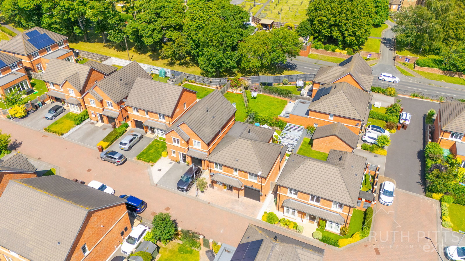 Detached House in Wakefield