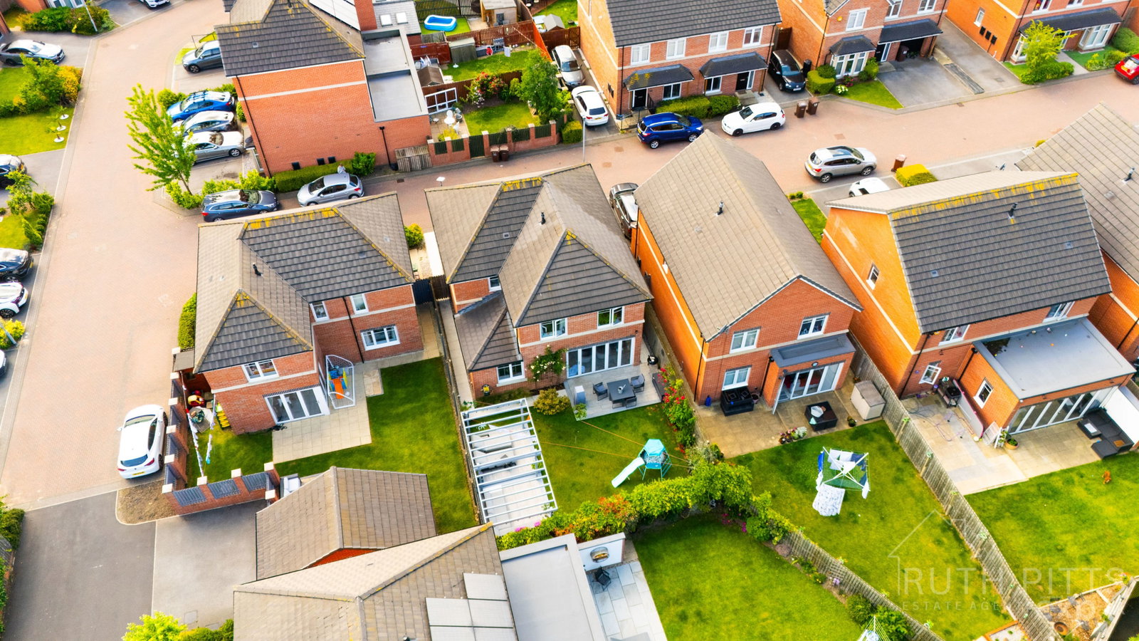 Detached House in Wakefield