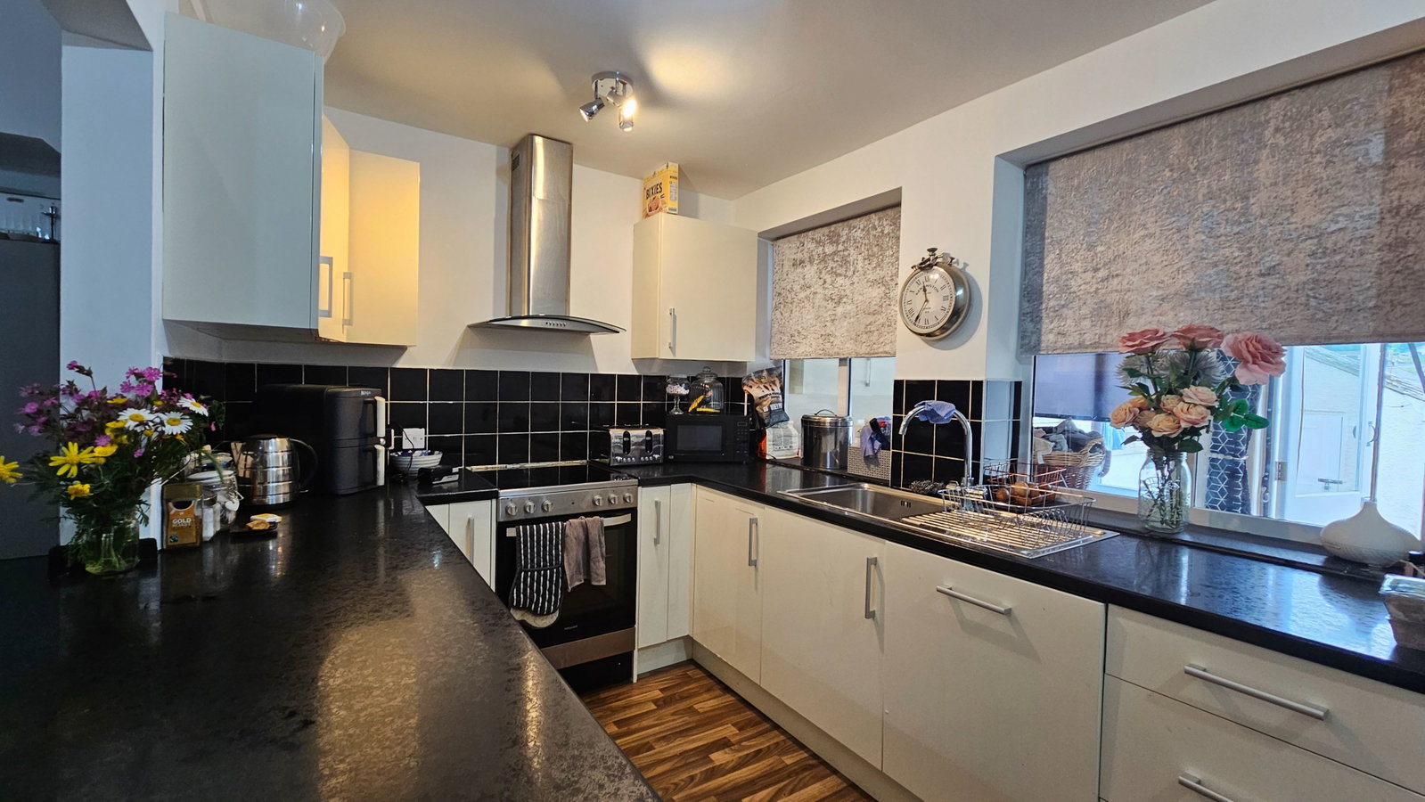 Semi Detached House in Par