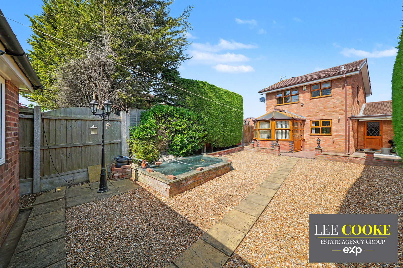 Link Detached House in Willenhall