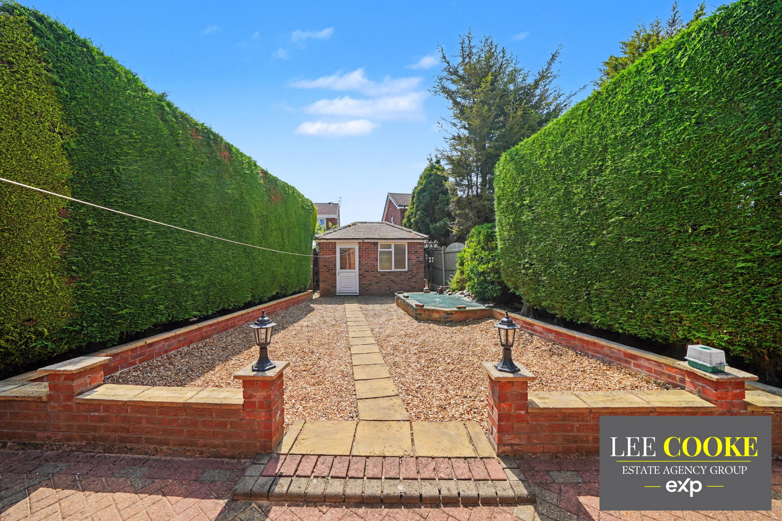 Link Detached House in Willenhall
