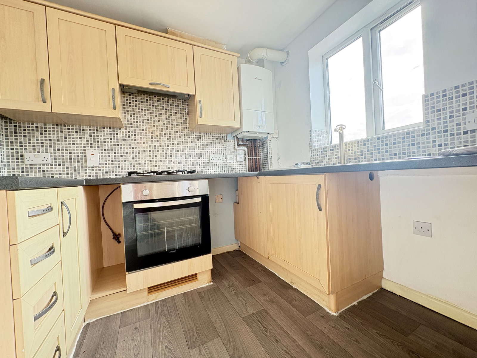 Apartment for sale in Tipton, Middle Meadow, Tipton, DY4 7LY, 420 m²