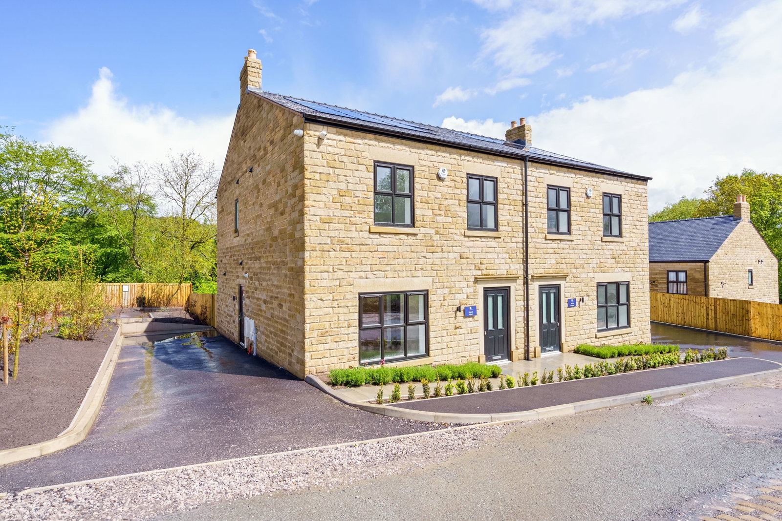 Semi Detached House in Glossop