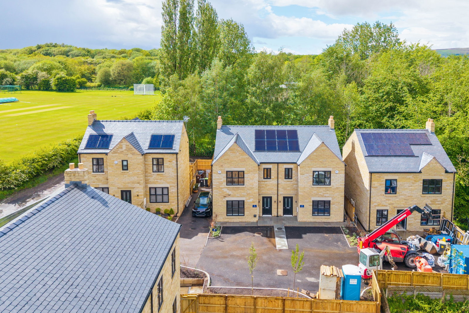 Semi Detached House in Glossop
