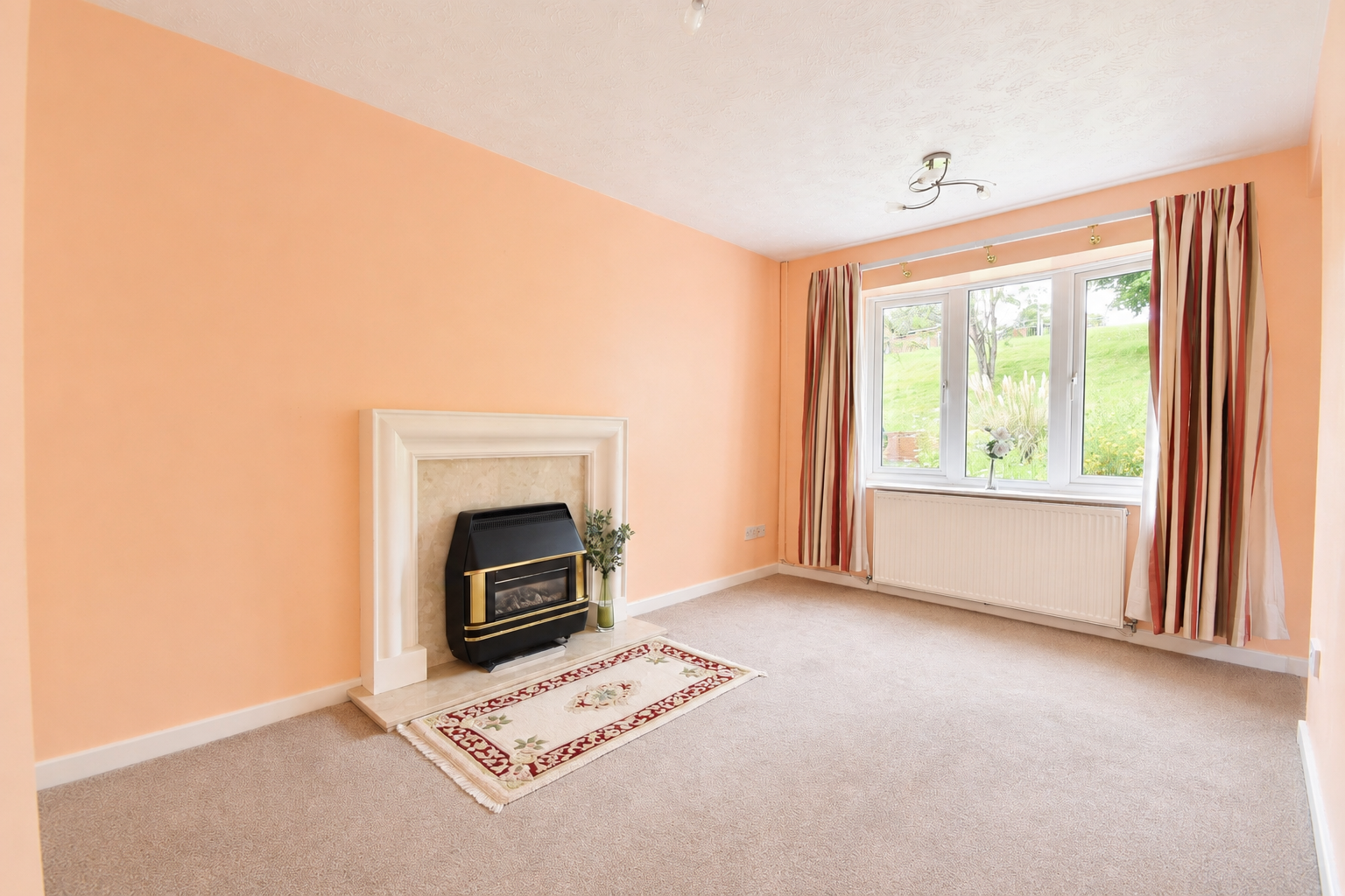 Semi Detached Bungalow in Burton-on-trent