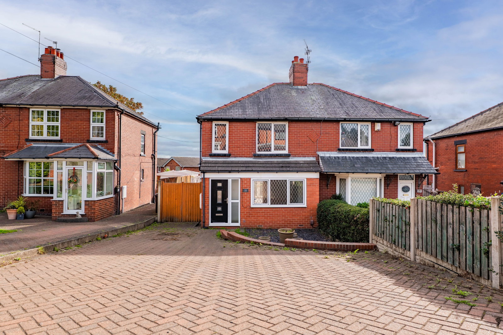 Semi Detached House for sale in Barnsley, Ardsley Road, Worsbrough, S70 4RJ