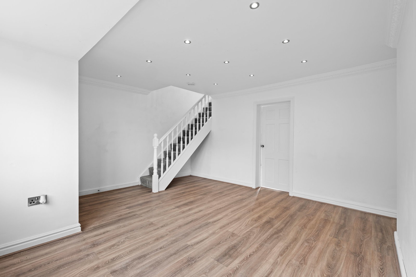 Semi Detached House for sale in Barnsley, Ardsley Road, Worsbrough, S70 4RJ