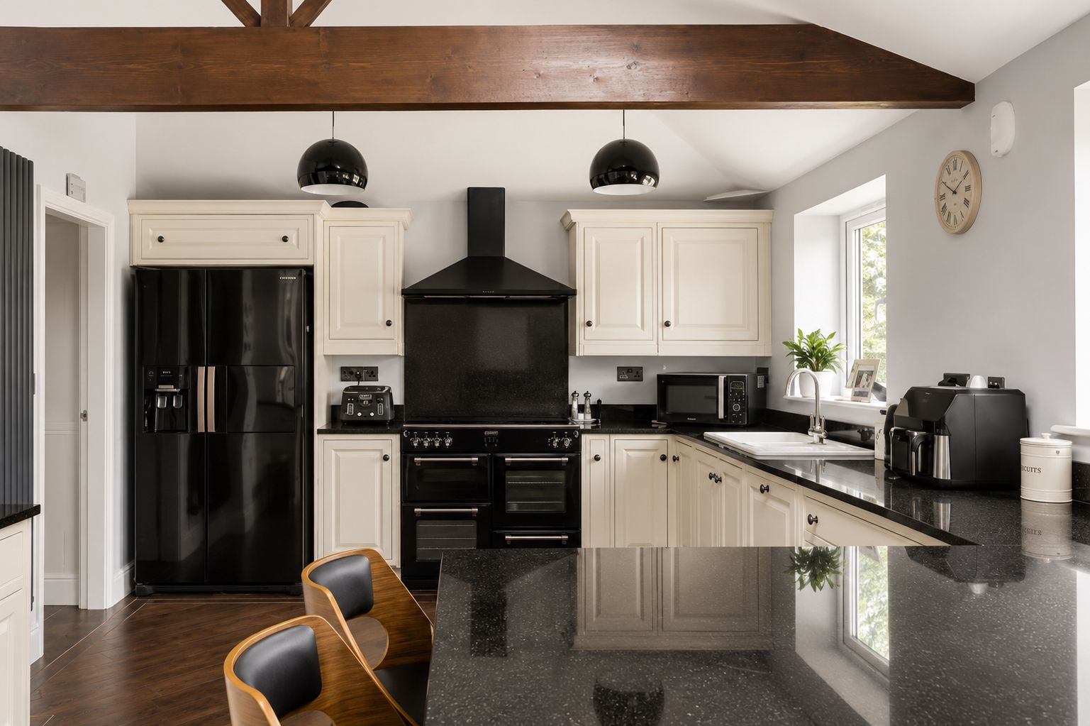 Semi Detached House for sale in York, Strensall Road, Old Earswick, York, YO32 9SW, 2111 m²