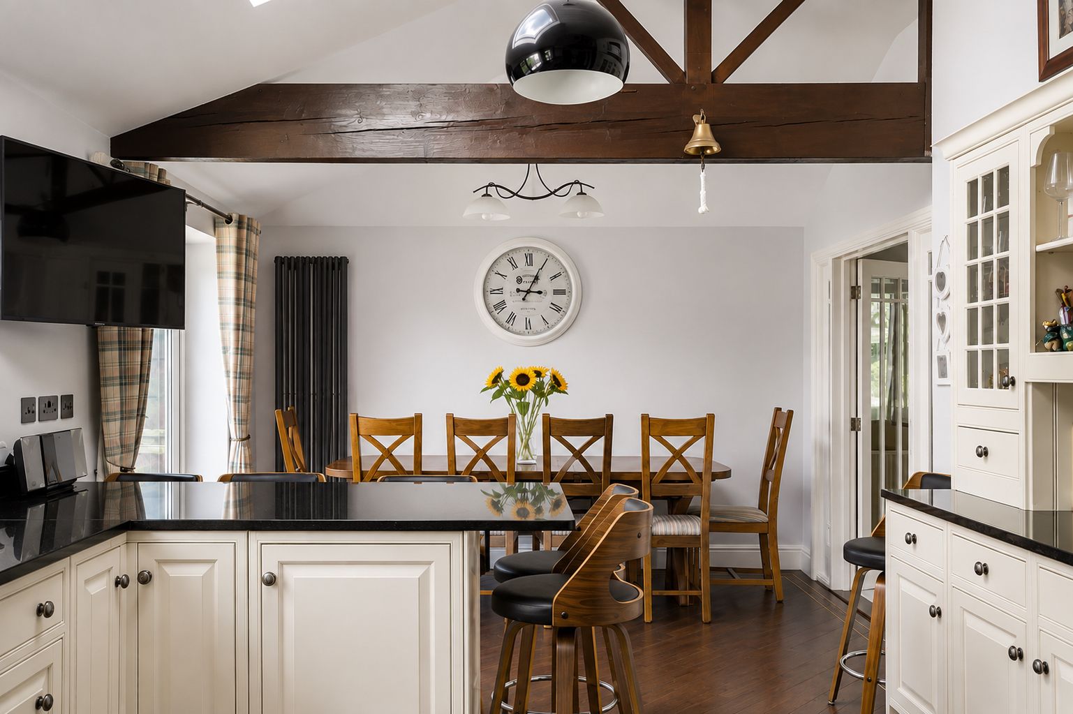 Semi Detached House for sale in York, Strensall Road, Old Earswick, York, YO32 9SW, 2111 m²