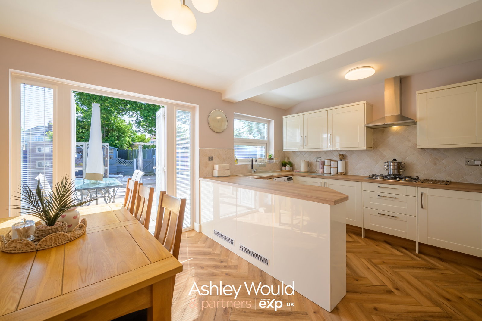 Semi Detached House in Oldbury