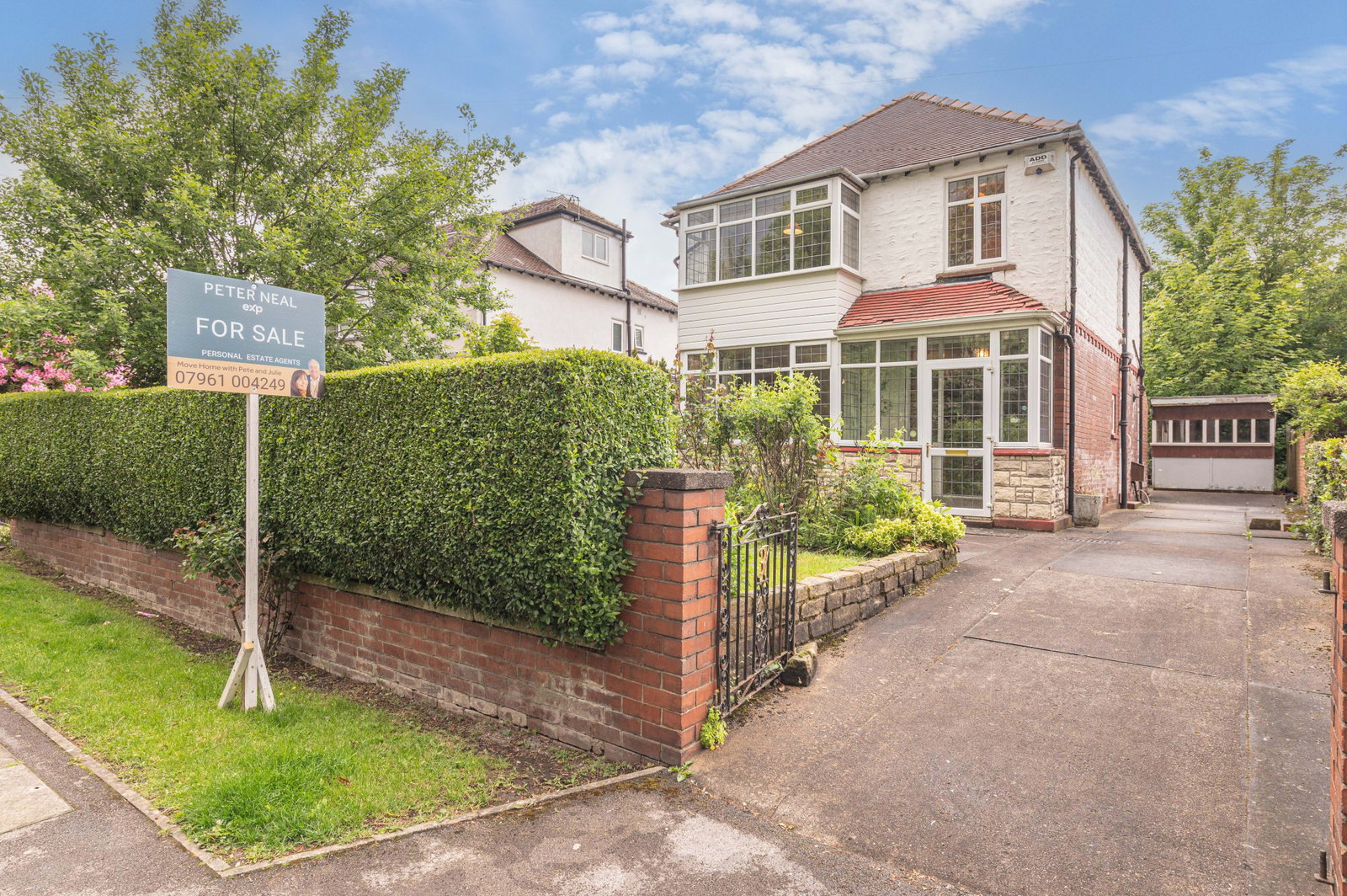 Detached House in Leeds