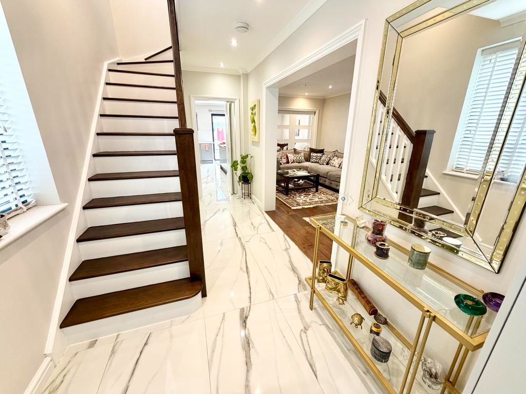 Semi Detached House in London