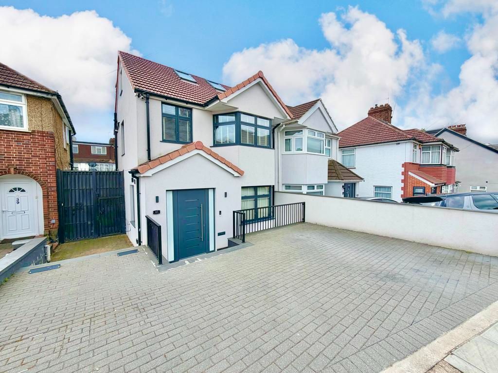 Semi Detached House in London