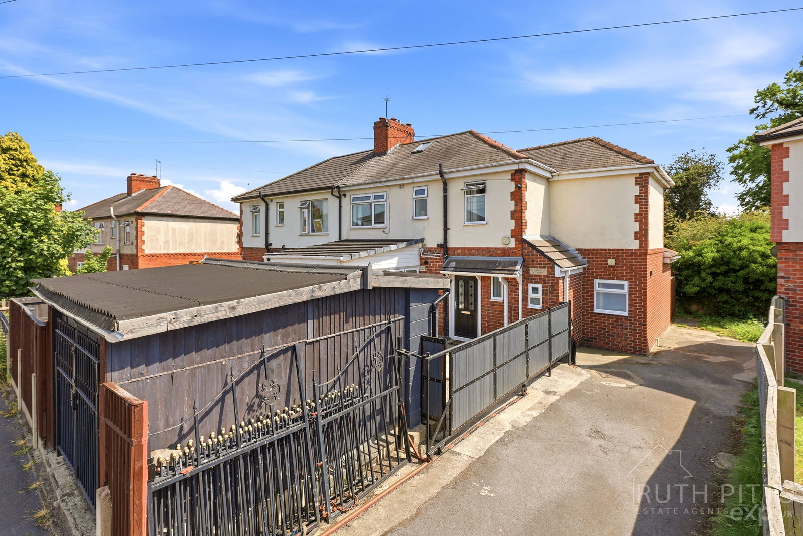 Semi Detached House in Pontefract
