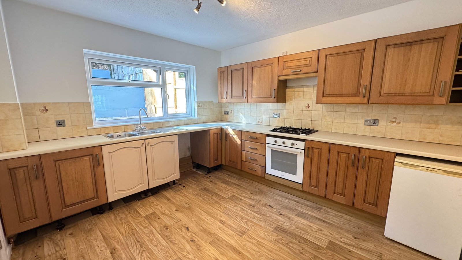 Semi Detached House for sale in Tavistock, Buddle Close, Tavistock, PL19 0EG, 1157 m²