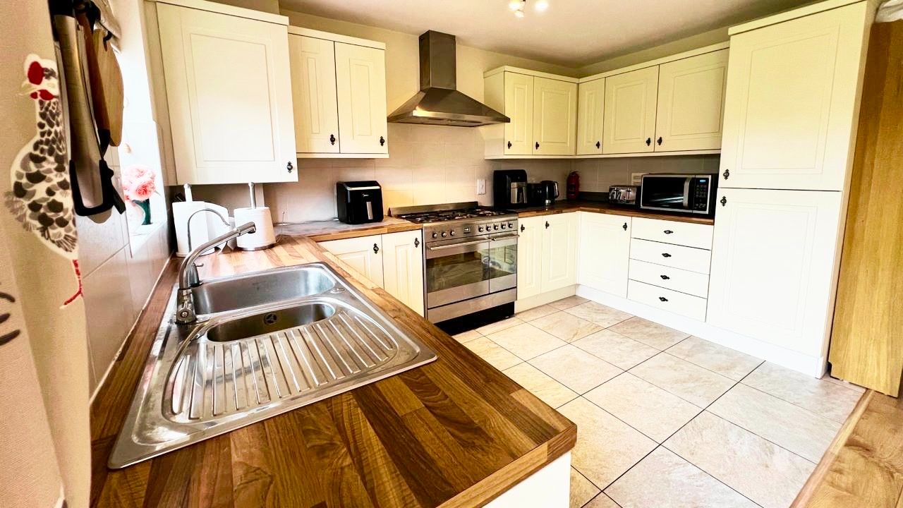 Semi Detached House in Leicester
