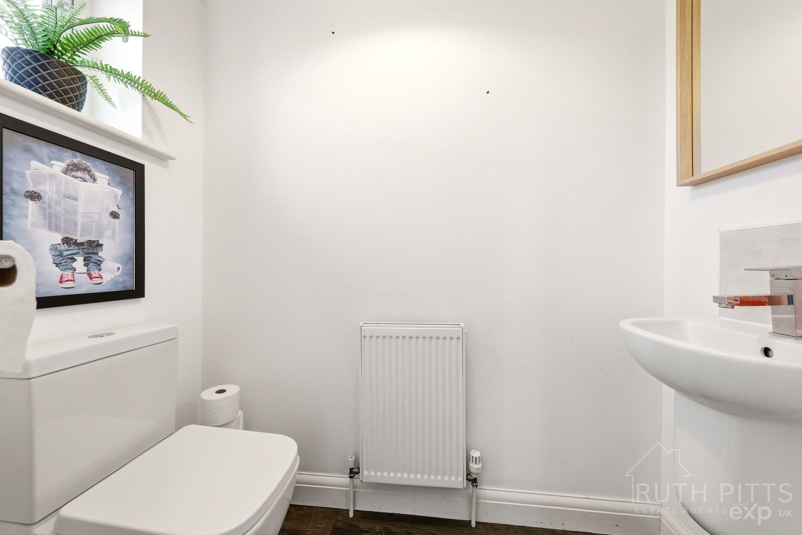 Detached House in  Barnsley,
