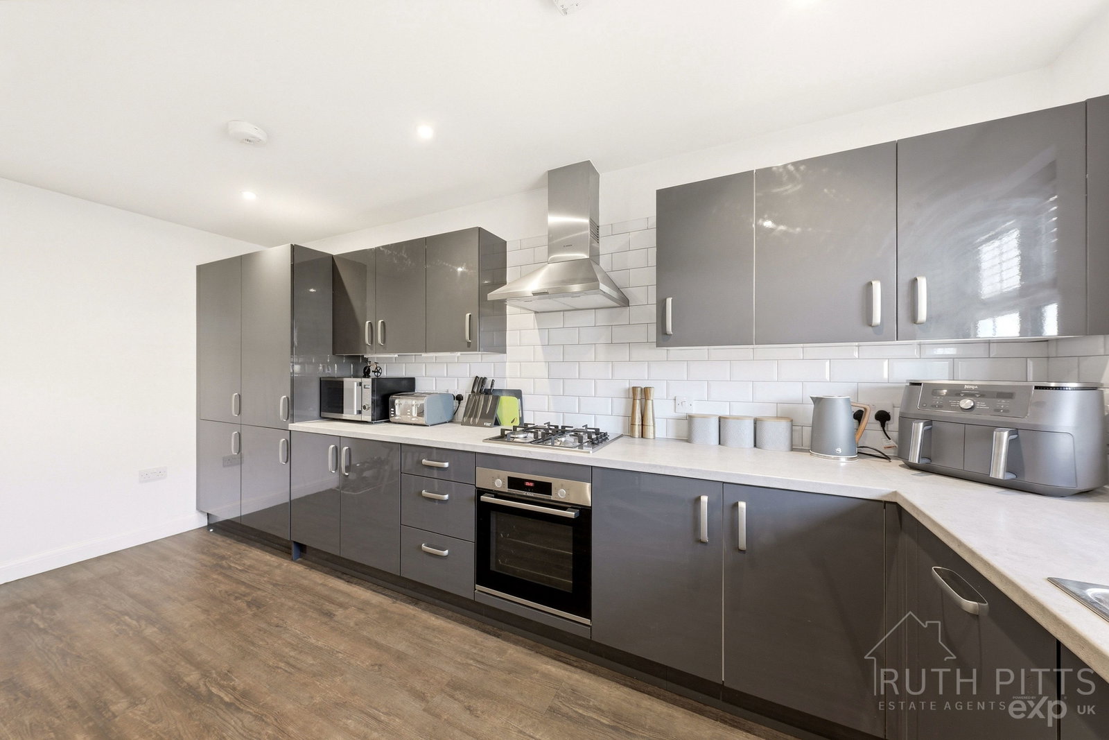 Detached House in  Barnsley,